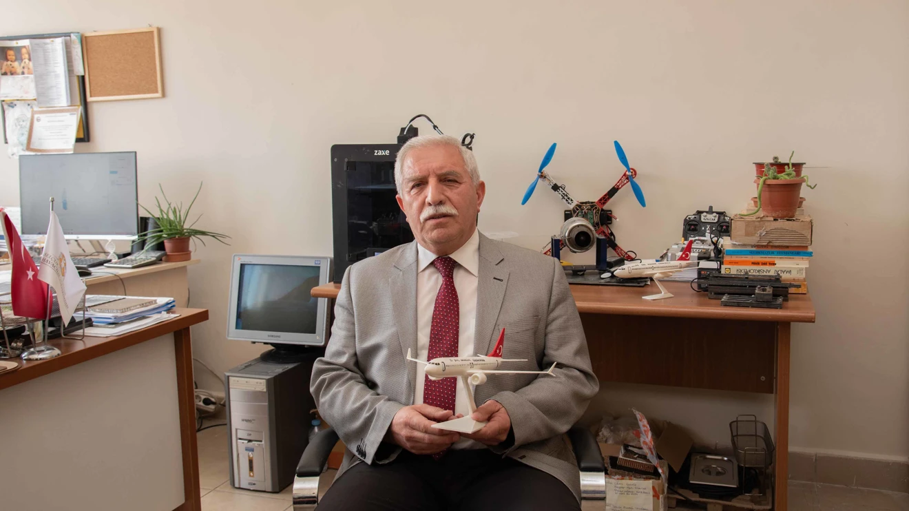 Selçuk Üniversitesinde maket uçak üretimi başladı